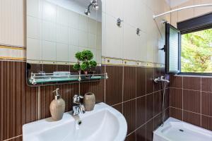 Saranda Charm 2, 1BR Ap, Kitchen, Parking & more