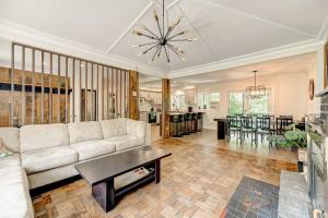 Spa & Lake Access - The Lakeshore