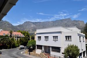 Vibrant and Safe 2 Bedroom Apartment