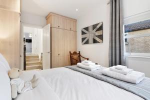 Lovely Newly-Renovated 3 Bedroom Apartment in Fulham