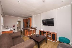 Contemporary 4 Bedroom Home