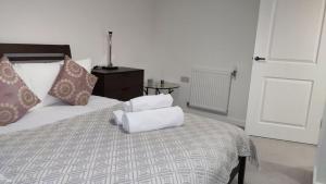 Modern 1 Bedroom Apartment Near Canary Wharf with Balcony