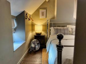 Well Cottage, Thames St