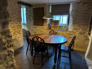 Well Cottage, Thames St