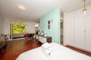 Central Urban Studio with Garden viewSwimming Pool