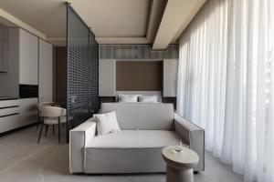 Enom Axxis Seaview Studio