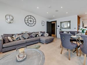 2 Bed in Tenby 96239