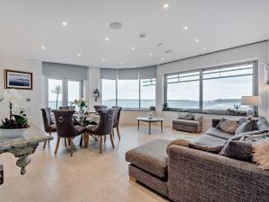 2 Bed in Tenby 96239