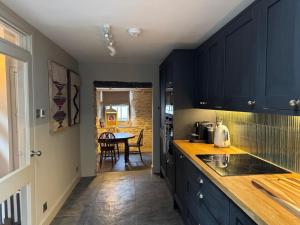 Well Cottage, Thames St