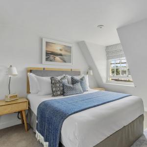 Admirals House by Maison Pierre