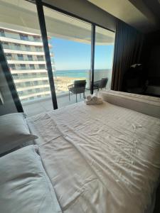 Enom Axxis Seaview Studio