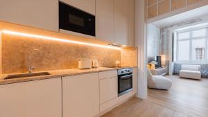 Charm 2BDR Apartment with River View by LovelyStay