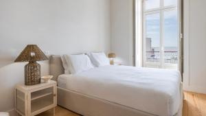 Charm 2BDR Apartment with River View by LovelyStay