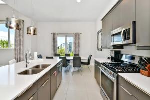 Trendy Two Story Condo Near Disney With Resort & Waterpark Access - B24-203