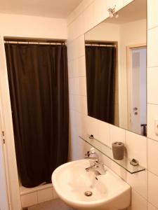 Central-Quiet-5min to tram-shopping-