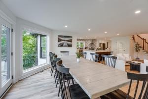 Hot Tub, Decks & 2 Kitchens: Mtn-View Jasper Gem!