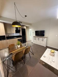 Pilar8 - Bonito y céntrico apartamento con parking y Piscina