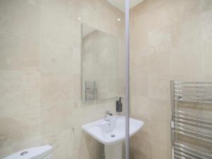 Large City Centre Apartment Stylish and Spacious