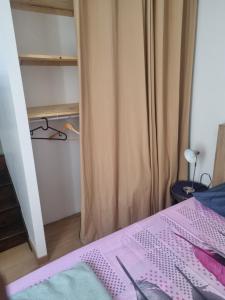 Apparemment deux chambres