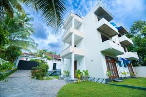 La by Deepi - Green Haven Villa