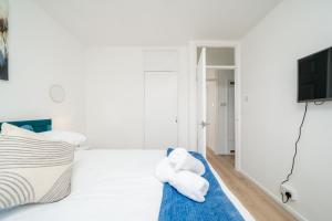 Comfort Meets Convenience, 2BR Flat in Slough