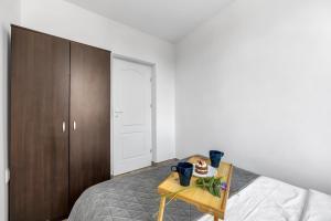 Żoliborz Apt - Trams & Parks Nearby - by Rentujemy