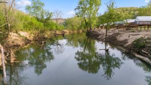 Furnished Glamping TentRiver Access2 Queen Beds