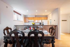 Adorable, 2 Bedrooms in West Vancouver