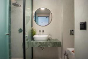 Aurora Living - Adults Only