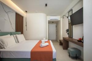 Aurora Living - Adults Only