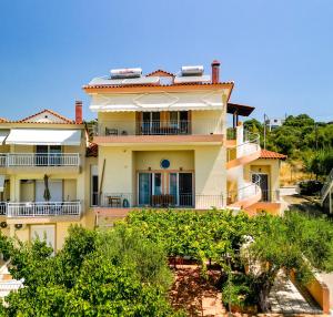 Sun, Sea & Space 100m to beach!