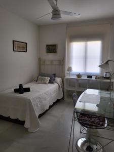 Habitación agradable con baño individual