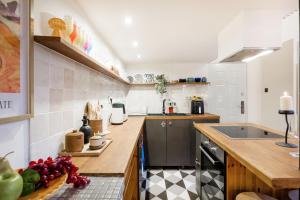 Art-Inspired 4BED 2BATH Gem by Fashion Street &Dohany