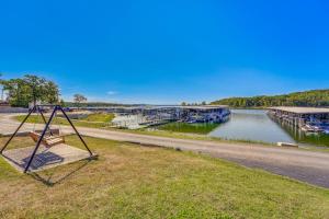 2 Mi to Silver Dollar City Lakefront Branson Gem!