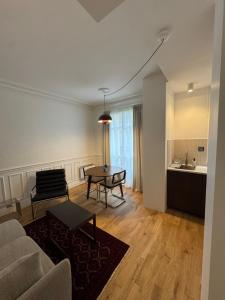 Élégant T2 sur cour Paris Goncourt