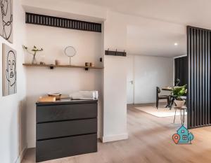 Private apartment near the city center & Free parking