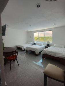 residencia siete camas matrimoniales piscina y bar