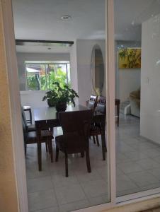 residencia tres recamaras con siete camas matrimoniales piscina y bar