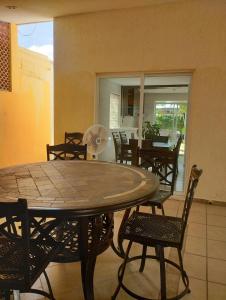 residencia siete camas matrimoniales piscina y bar