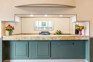 GuestHouse Inn & Suites KelsoLongview