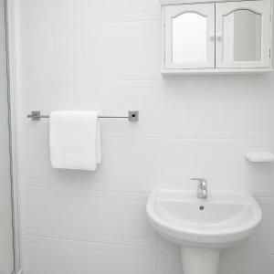 Luxury Two Bedroom Apartment Steps from Kings Cross Station