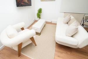 Luxury Two Bedroom Apartment Steps from Kings Cross Station