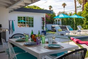 Starlite SafariDesert luxury Meets Mid Century Charm