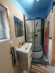 Domek w ogrodzie "Bzyczek"