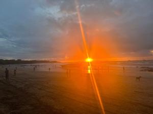 Beautiful Loft! Walk from the beach!