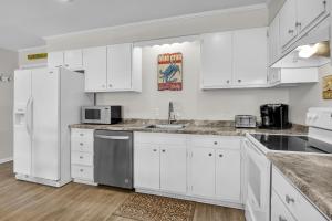 Seaview Unit A by Sea Scape Properties