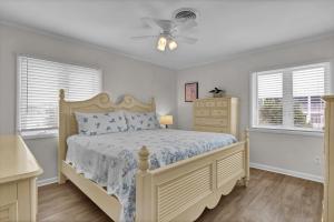 Seaview Unit A by Sea Scape Properties