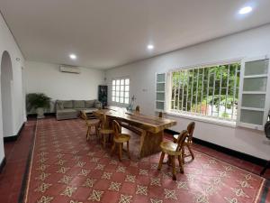 Surfer Grill Accommodation - Pradomar PC Experience