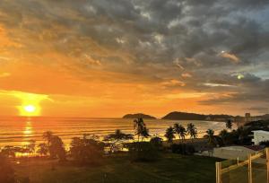 Ocean Views L Steps To Beach L Sunset 305 - 3hvězdičkové hotely ve městě Jacó