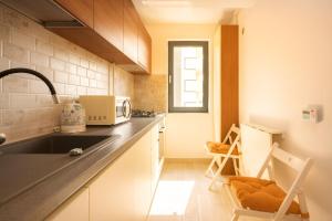 Central Riverside Studio 71 plus free parking